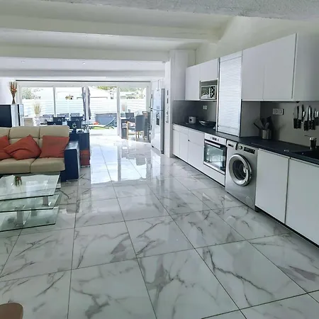 T3 Climatisee, Jacuzzi, Terrasse Sans Vis-a-vis, Parking, Proche Plage Et Commerces - Fr-1-607-198 *